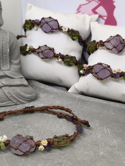 Bijou en pierres brutes améthyste et olivine