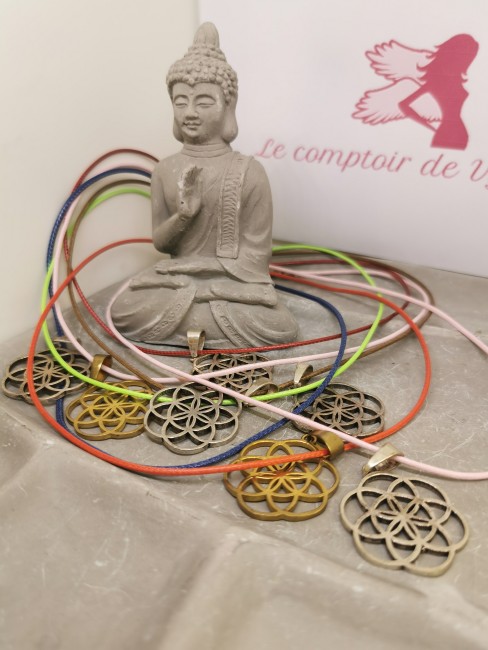 pendentif graine de vie doré