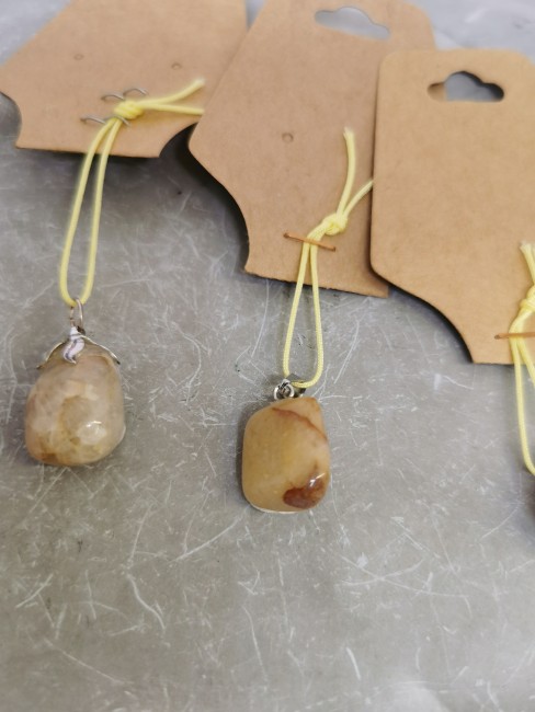 pendentif calcite orange pierre polie