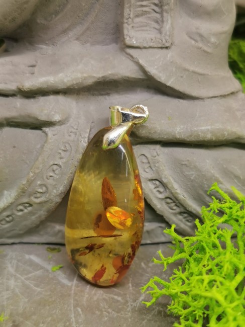 pendentif ambre résine