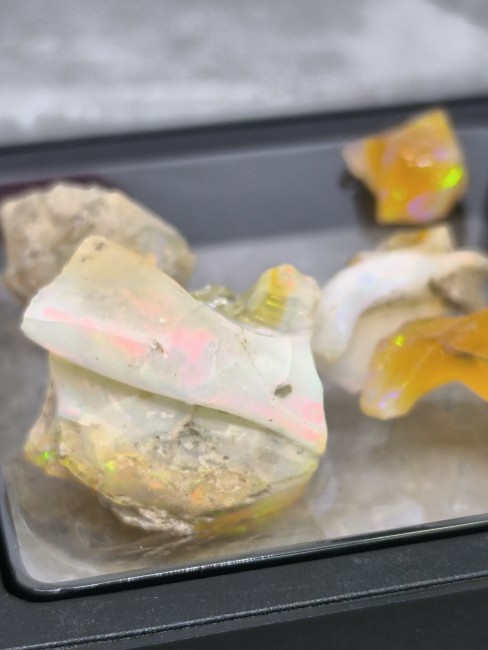 Opales brutes pour collection ou création Opales d’Éthiopie non taillées aux jeux de lumière