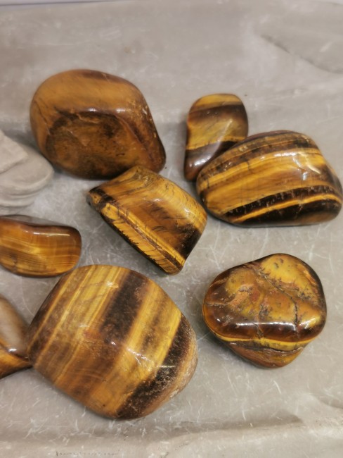 œil de tigre pierre dorée polie