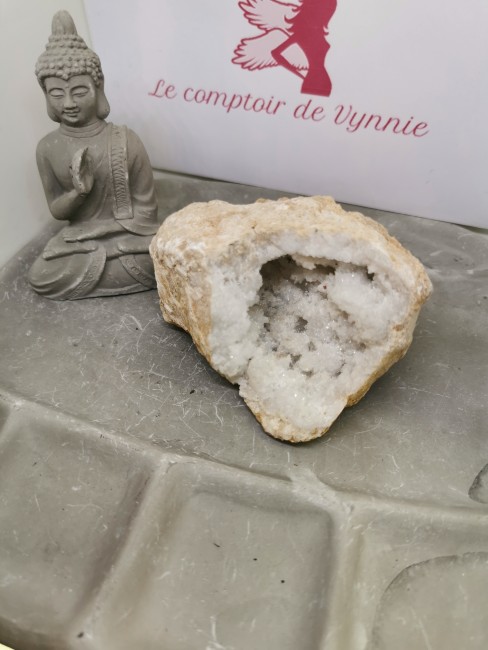 Géode de cristal minéral naturel
