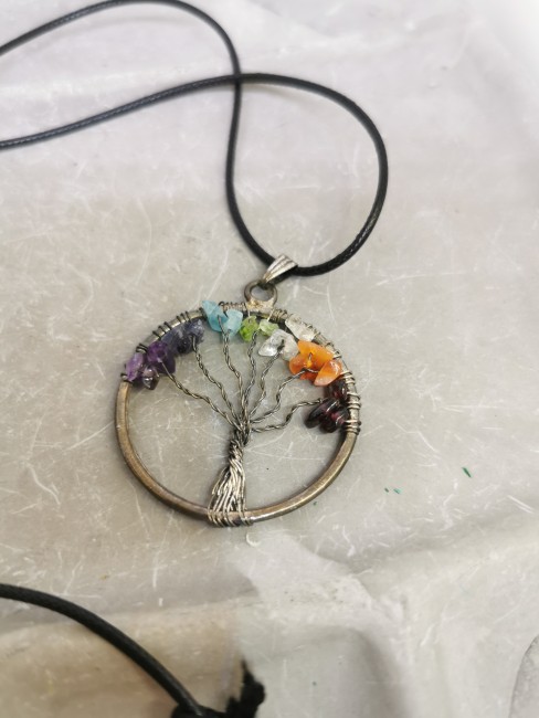 pendentif arbre de vie 7 chakras