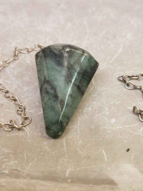 Pendule pierre verte naturelle