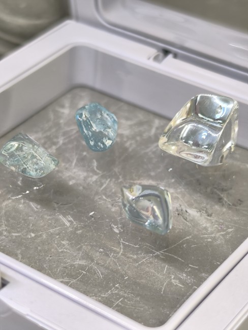 Topaze bleue roulée translucide naturelle