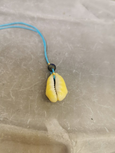 collier cauri cordon bleu réglable