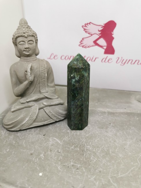 Obélisque Émeraude – Énergie du Cœur Obélisque émeraude verte naturelle