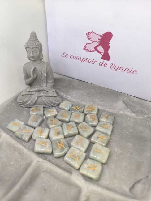 Jeu de runes en aigue-marine avec bourse Jeu de runes divinatoires en aigue-marine avec bourse