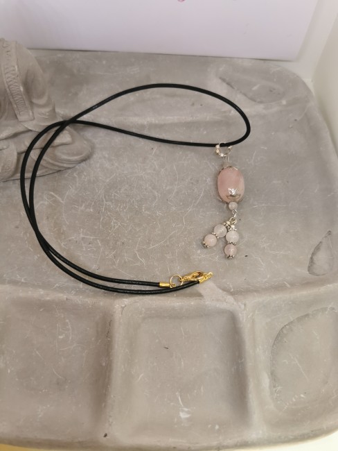collier quartz rose cordon noir