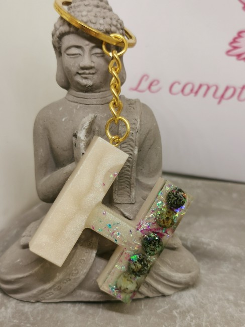 porte clé lettre H résine artisanale
