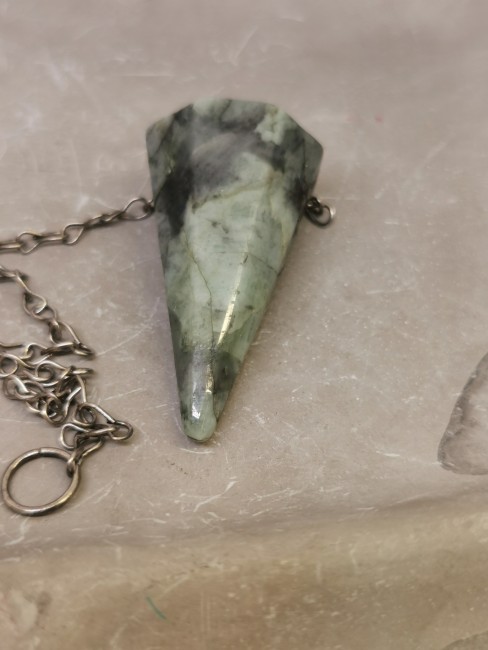 Pendule divination émeraude