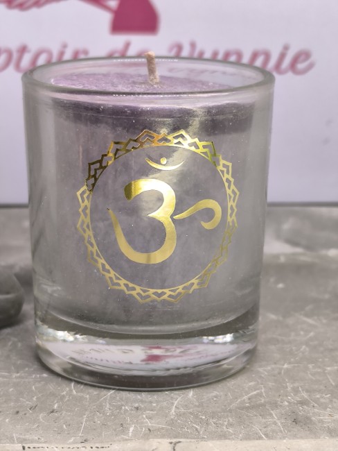 Bougie bien-être en cire de noix de coco avec symbole chakra violet