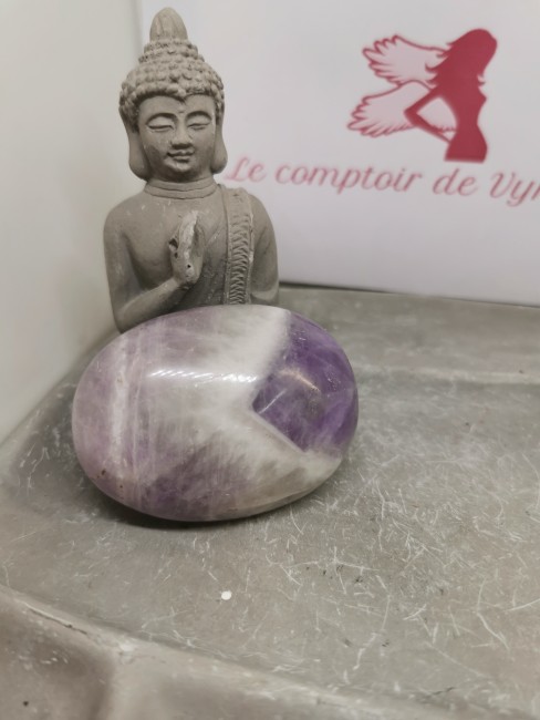 Pierre améthyste violette et blanche polie