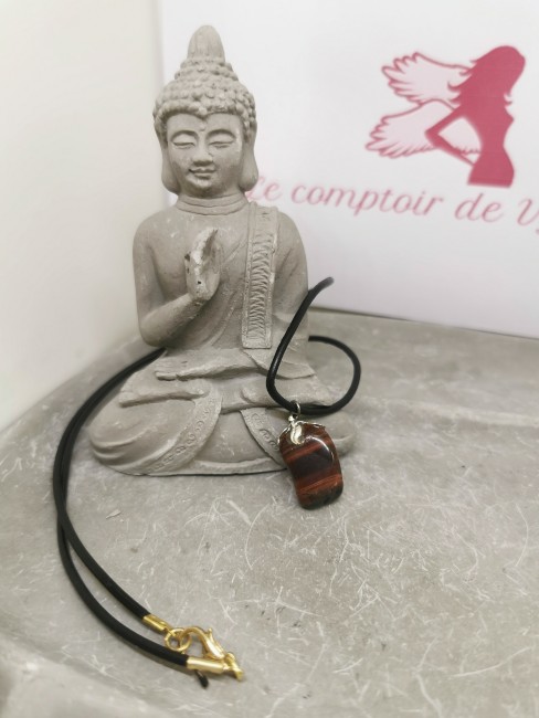 pendentif oeil de taureau poli reflets rouges