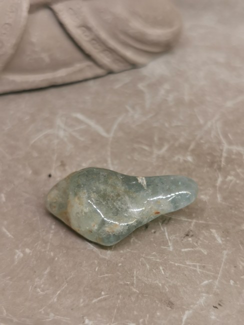 pierre semi polie aigue marine naturelle