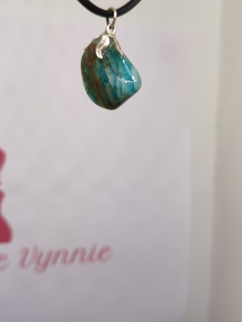 pendentif amazonite verte sur cordon cuir noir