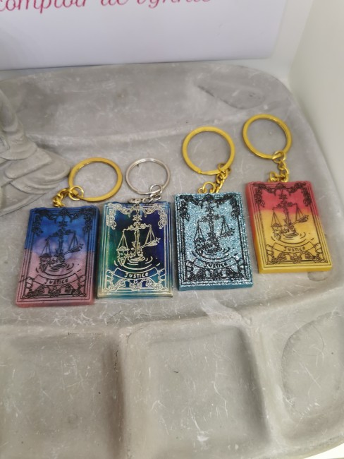 porte clé tarot justice résine