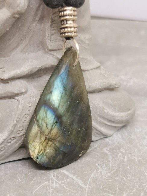 Collier pierre de lave collier protection énergétique labradorite