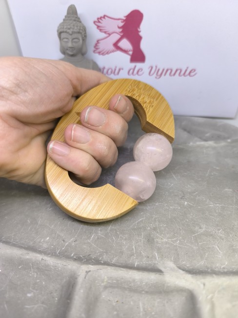 Boulier de massage en quartz rose naturel avec structure en bois