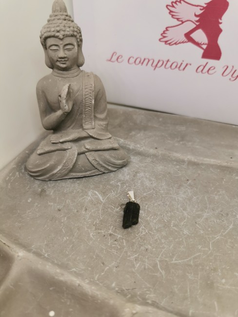Pierre brute chakra du cœur tourmaline verte