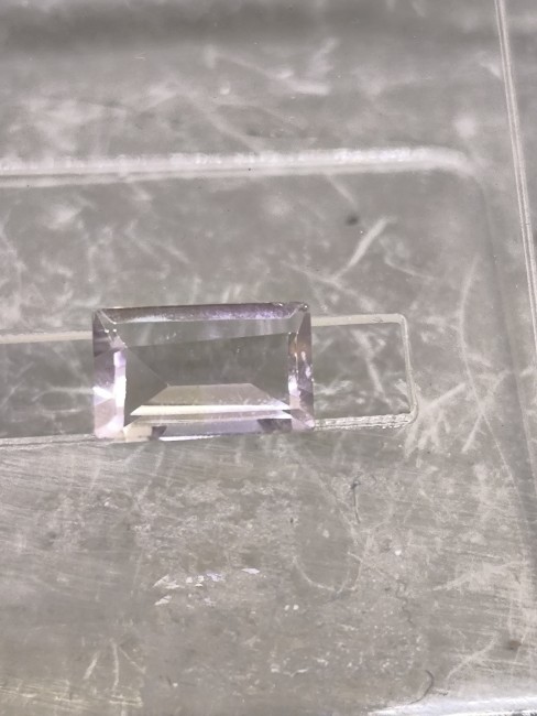 Améthyste rose taille émeraude lumineuse