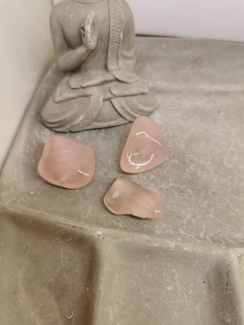 calcédoine rose pierre polie