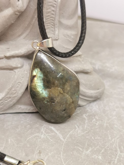 collier pierre labradorite naturelle