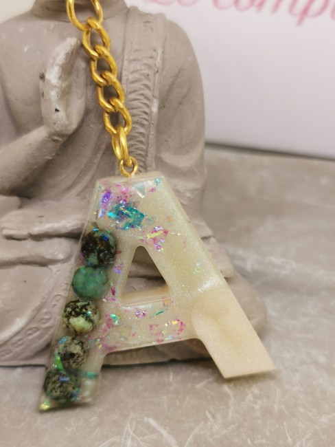 porte clé lettre A résine artisanale