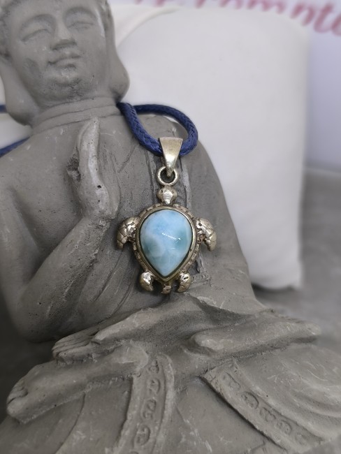 Pendentif larimar forme tortue pierre rare
