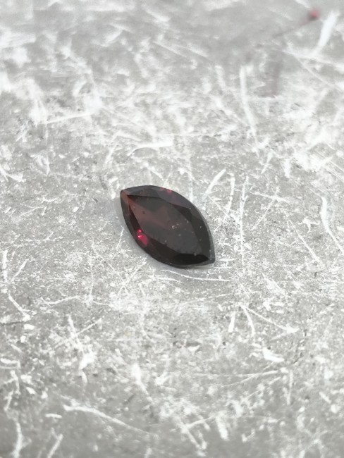 Grenat facetté de qualité Pierre grenat marquise brillante