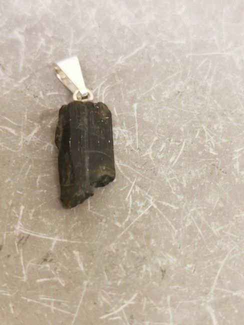 Pendentif verdélite brute naturelle du Brésil