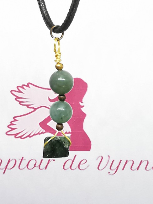 Pendentif émeraude sur cordon cuir noir réglable pendentif émeraude sur cordon cuir noir réglable