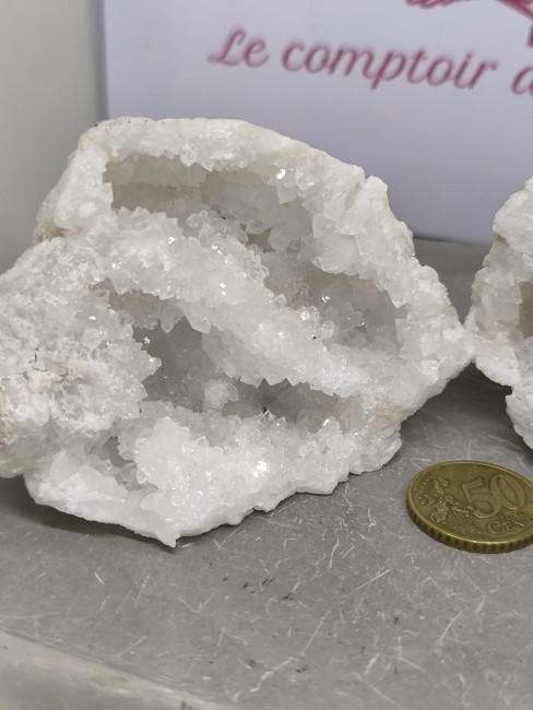 Géode de quartz blanc naturel avec cristallisation