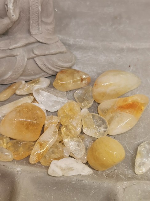 Citrine énergétique polie citrine jaune pierre polie