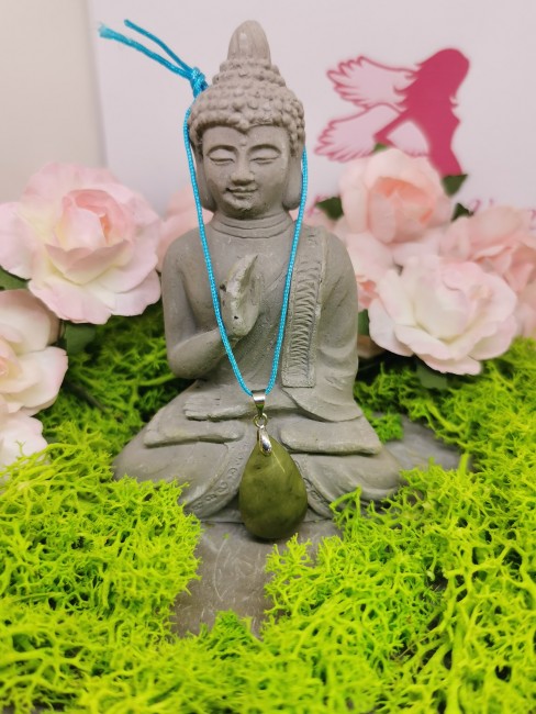 pendentif pierre de jade goutte