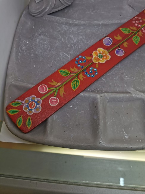 Porte encens bois noir motif fleurs