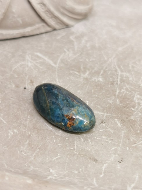apatite bleue pierre naturelle brillante