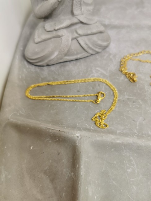 collier doré torsadé