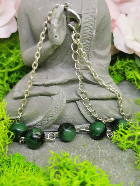 Bijou en pierre naturelle soïzite bracelet énergétique vert