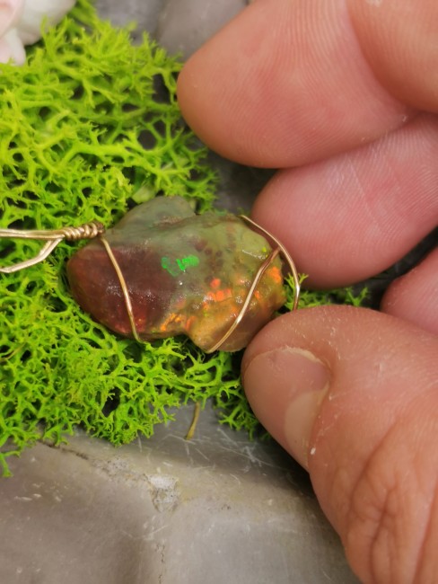 pendentif pierre rare opale