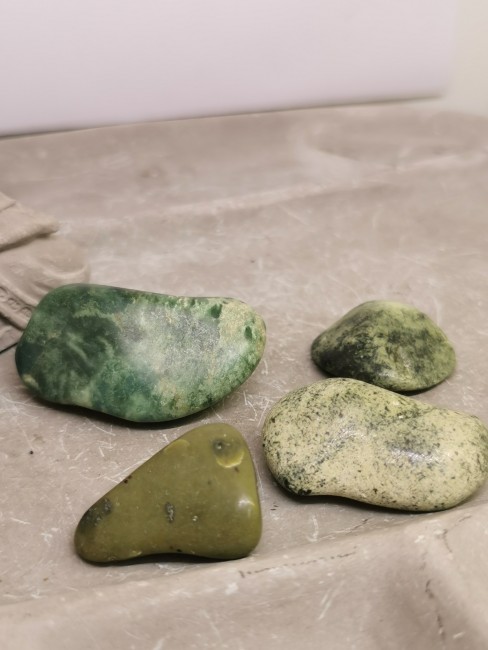 jade pierre naturelle roulée