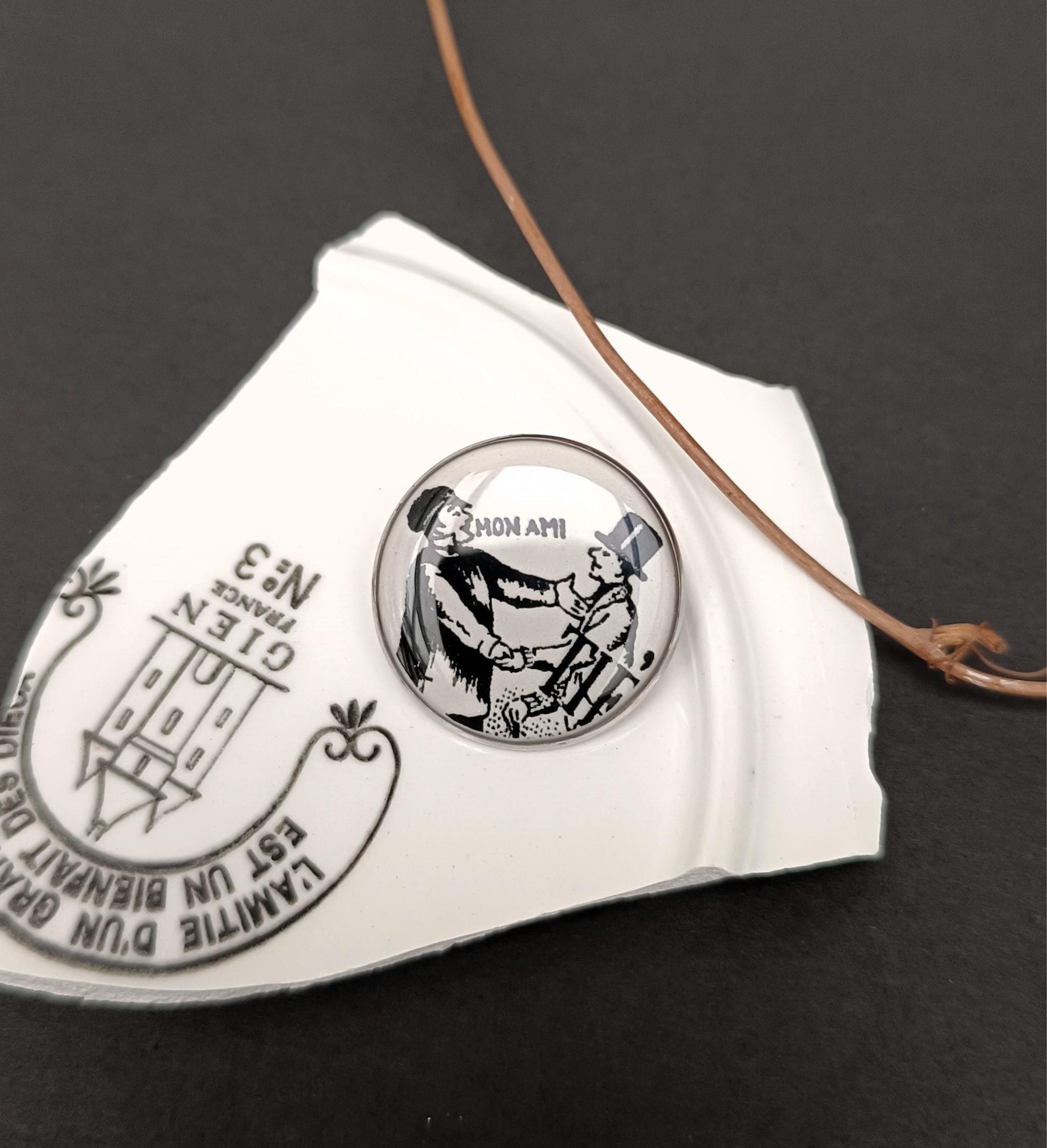  Chaque pièce est une expression du savoir-faire artisanal et de la valeur sentimentale de la vaisselle ancienne.