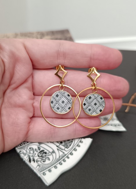 Boucles d’oreilles Sonate en faïence ancienne Gien – Bijou artisanal