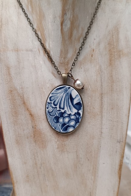 sautoir bleu vintage porté