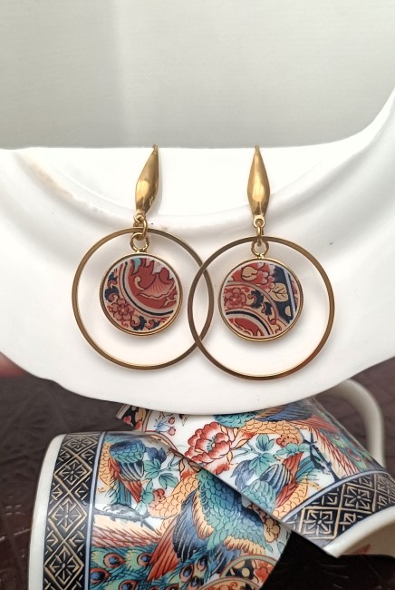 Boucles d'oreilles IMARI – Porcelaine japonaise ancienne – Création artisanale française - mise valeur de la brillance