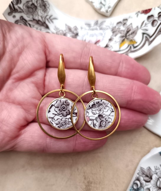 boucles-anneaux-divine-main