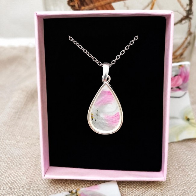 collier-goutte-porcelaine-familiale-ecrin