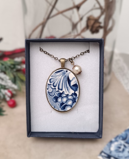 sautoir bleu vintage orné d'une perle nacrée