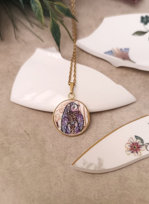 Collier À la Volette – Bijou en porcelaine ancienne – Création artisanale française-pendetif plaqué or